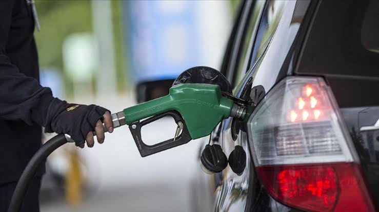 "وزير البترول" يُكلف بالمرور بشكل مفاجئ على محطات الوقود