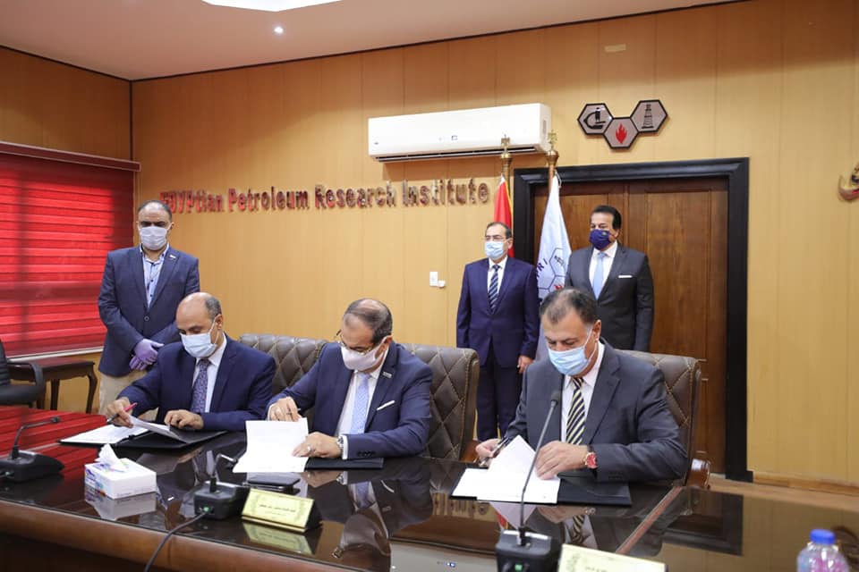 توقيع بروتوكول تعاون بين هيئة البترول و معهد بحوث البترول و جامعة القاهرة الجديدة