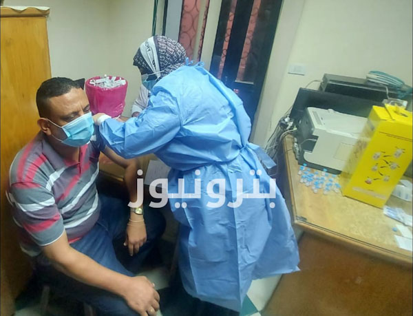 تطعيم العاملين بمنطقة بورسعيد