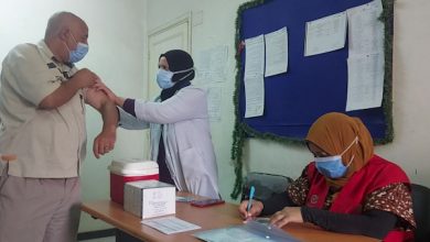 تطعيم العاملين بمنطقة أسيوط