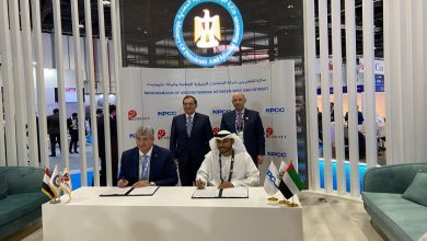 الملا يشهد توقيع مذكرة تفاهم بين بتروجت وشركة الإنشاءات البترولية الإماراتية