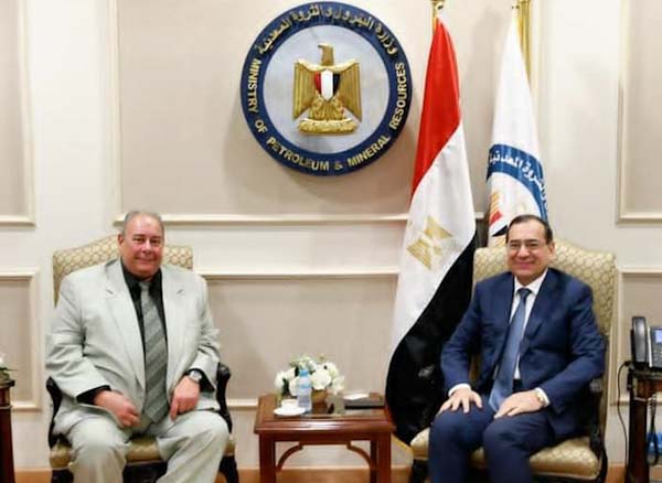 وزير البترول يستقبل السفير الروماني بالقاهرة