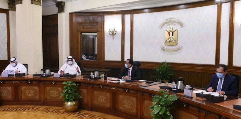 اجتماع رئيس الوزراء ووزير البترول مع وزير الصناعة الإماراتي
