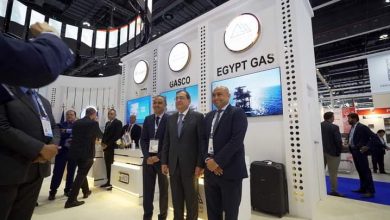 وزير البترول في زيارة لجناح غاز مصر بمعرض أديبك 2022