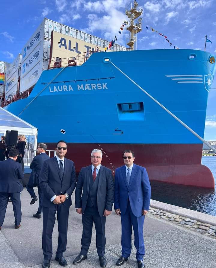 وفد المنطقة الاقتصادية لقناة السويس يشارك في تدشين أول سفينة تعمل بالميثانول الأخضر في العالم 