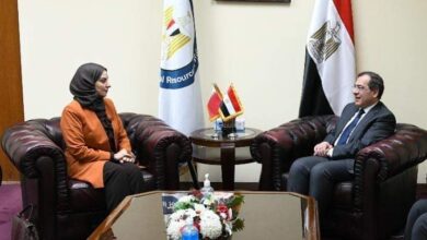 وزير البترول يستقبل سفيرة البحرين بمصر