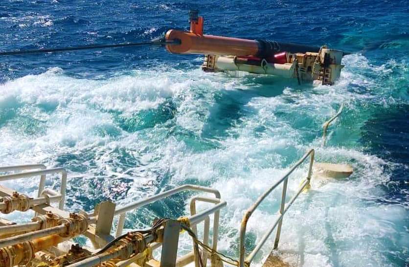 خدمات البترول البحرية تنتهي من إنزال خط بحري جديد