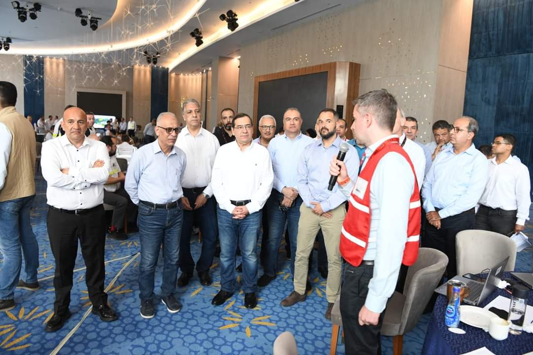 " وزير البترول " يتفقد غرفة عمليات المناورة البحرية بميناء الحمراء بالعلمين
