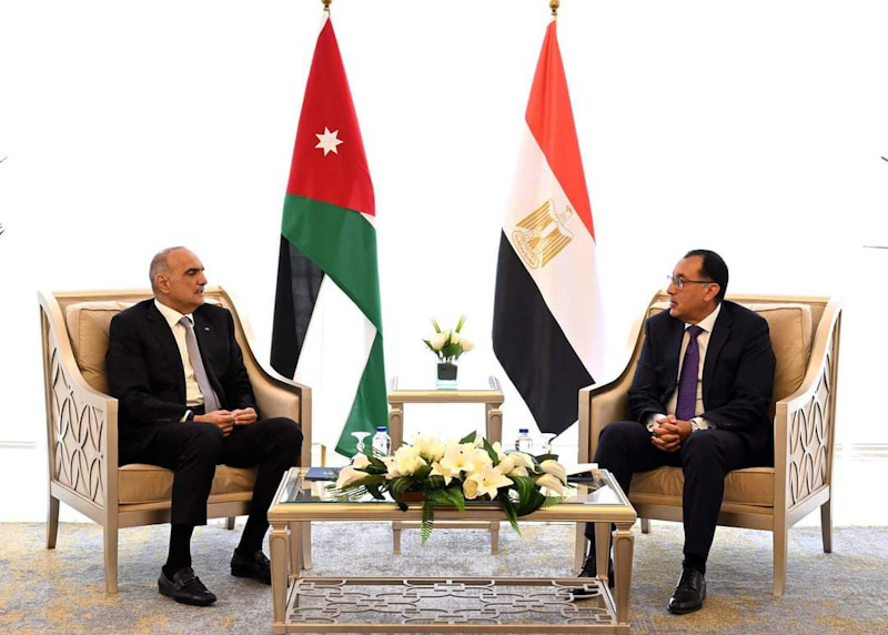 رئيسا وزراء مصر والأردن خلال اللقاء