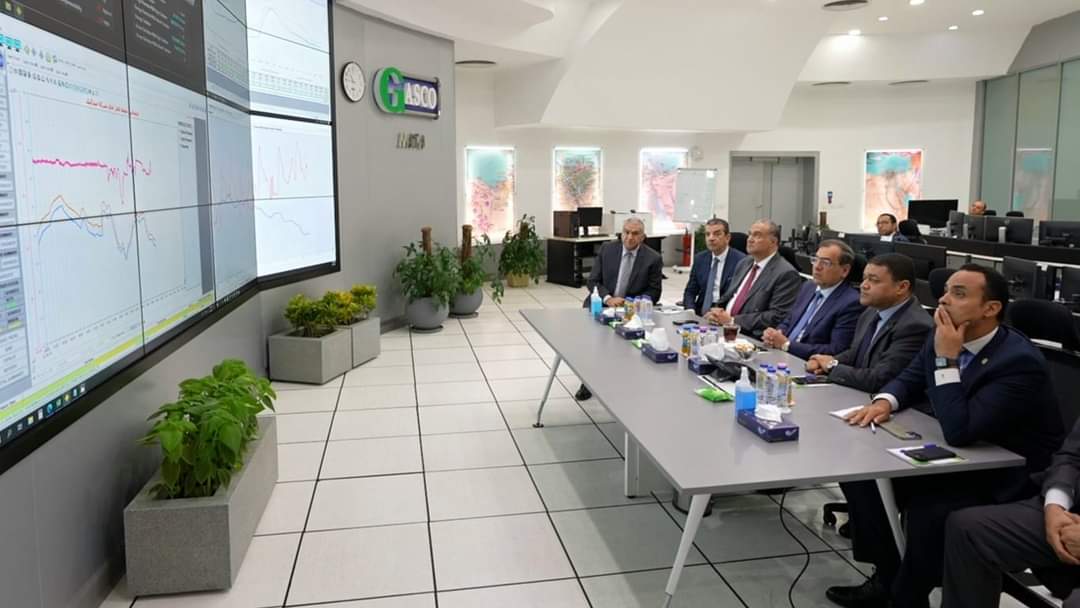 اجتماع موسع لوزير البترول في مركز التحكم القومي للغاز