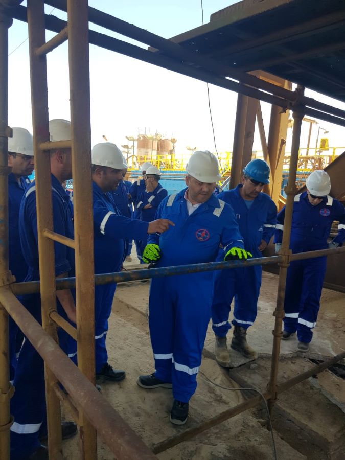 رئيس "خالدة للبترول" يتفقد موقع أبو الغراديق في الصحراء الغربية