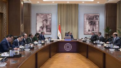 رئيس الوزراء يلتقي مسؤولي شركة شيفرون