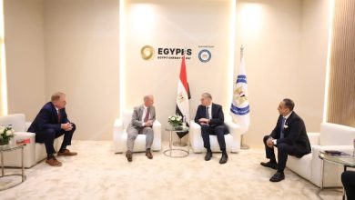 وزير البترول يلتقي مسؤولي شركة هاليبرتون