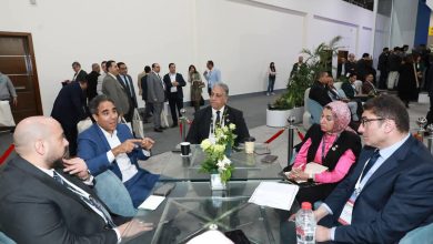 الدكتور علاء البطل وكيل أول وزارة البترول يلتقي رئيس شركة إنارة على هامش إيجبس 2025