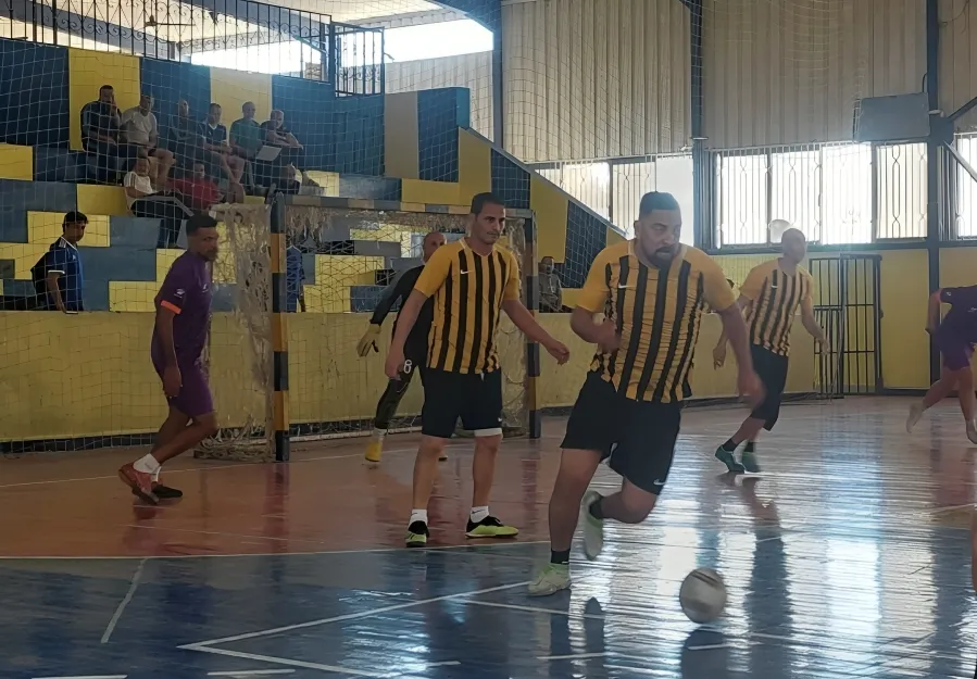 فريق خماسي بتروتريد 45 عام