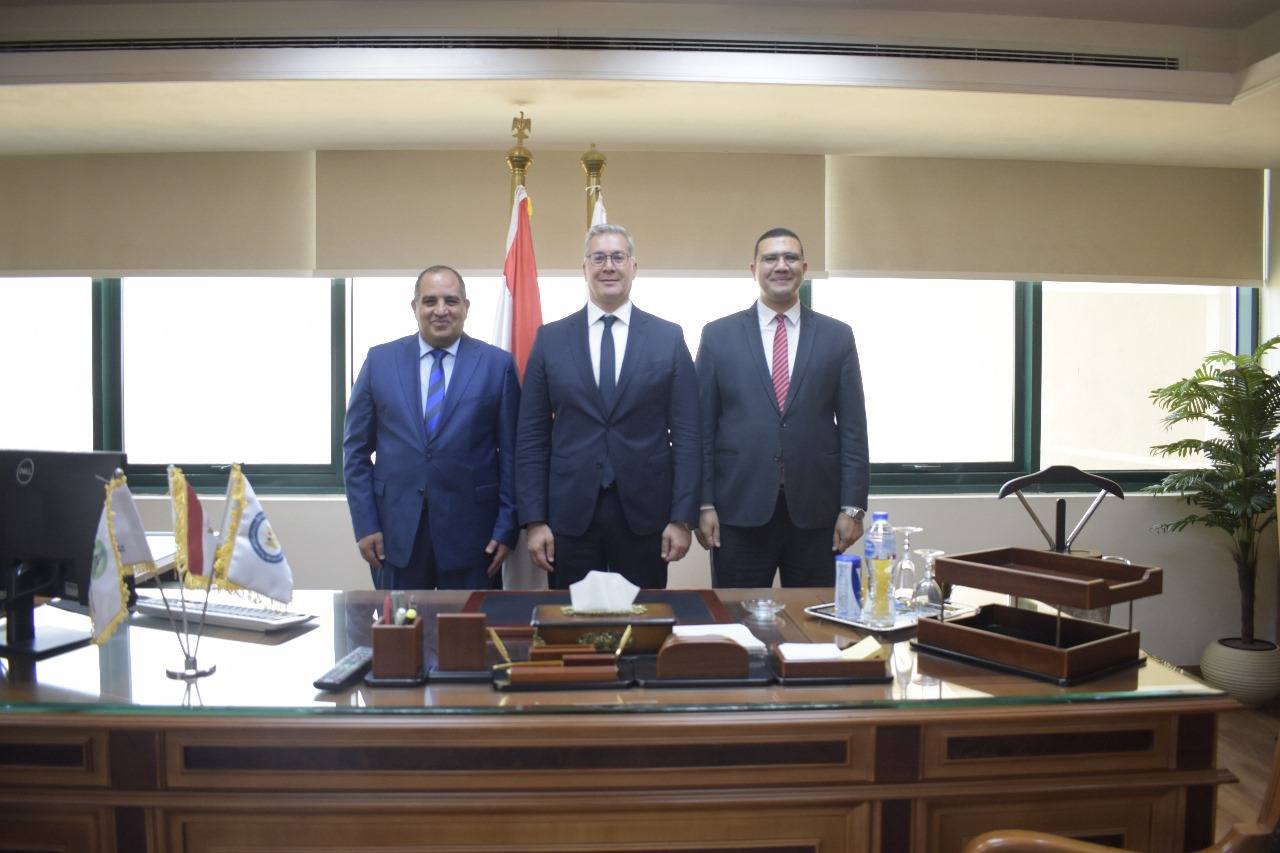 وزير البترول يشهد توقيع مشروع مسح سيزمي جديد بجنوب الصحراء الغربية