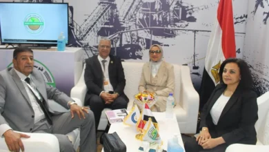 نائب محافظ الوادي الجديد تتفقد جناح "فوسفات مصر" بمنتدى التعدين عقب تكريمها من وزير البترول