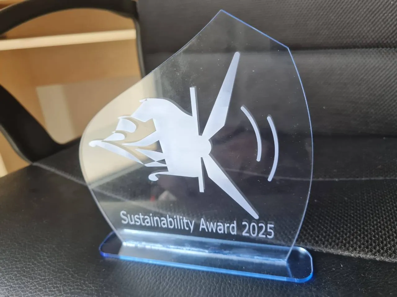 دعمًا للابتكار.. إنبي تدعم فريق جامعة زويل في المسابقة الدولية لتوربينات الرياح 