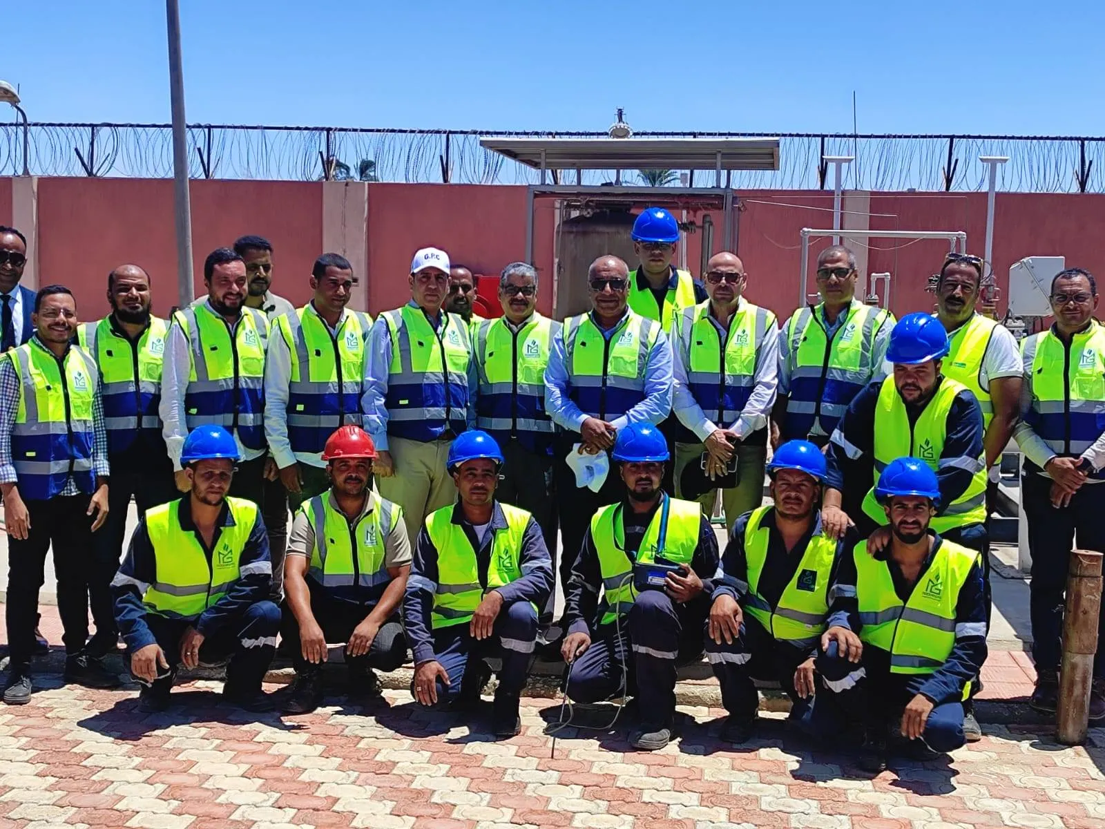 رئيس جنوب الوادي للبترول يتفقد مشروعات "حياة كريمة" ومواقع الإنتاج بمحافظات الصعيد