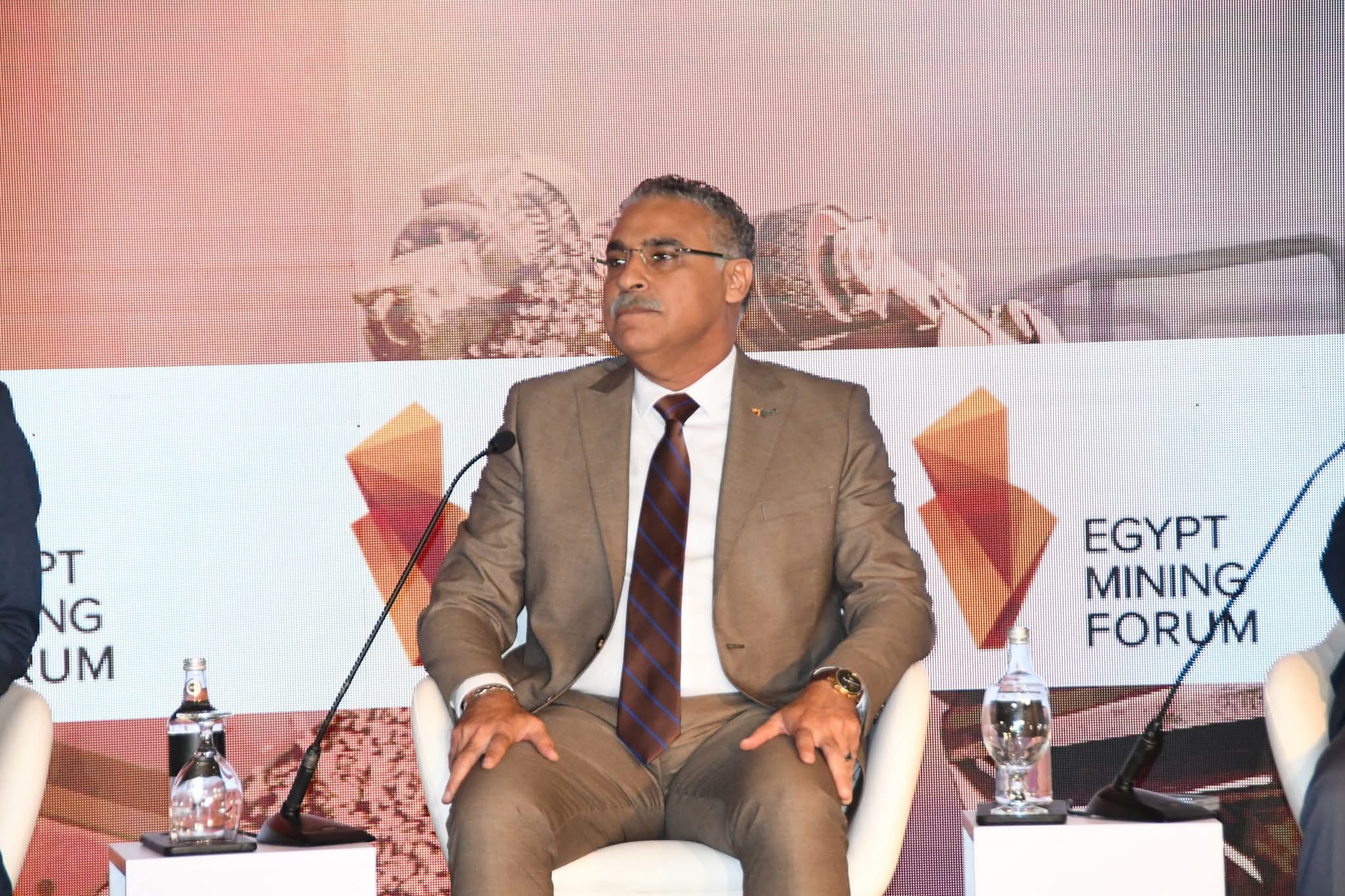 جانب من جلسة فرص التصنيع التعديني 