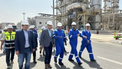 جانب من زيارة محافظ السويس لشركة النصر للبترول