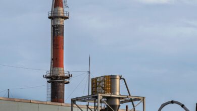 5 تأثيرات محورية توضح دور الصودا الكاوية في التكسير الكيميائي