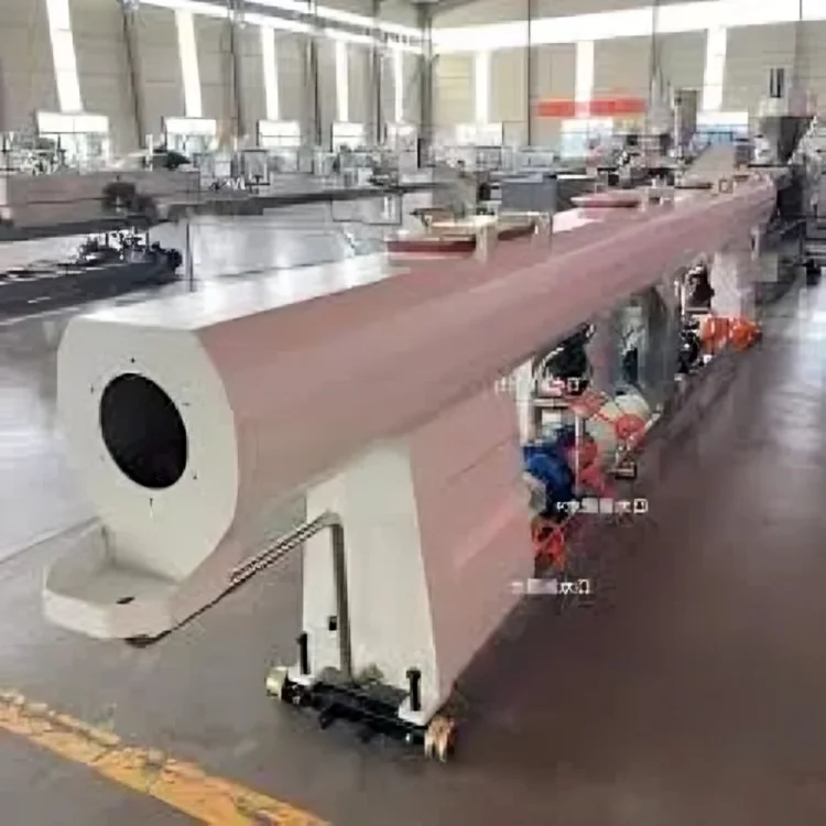 البولي إيثيلين في تصنيع الخزانات والأنابيب