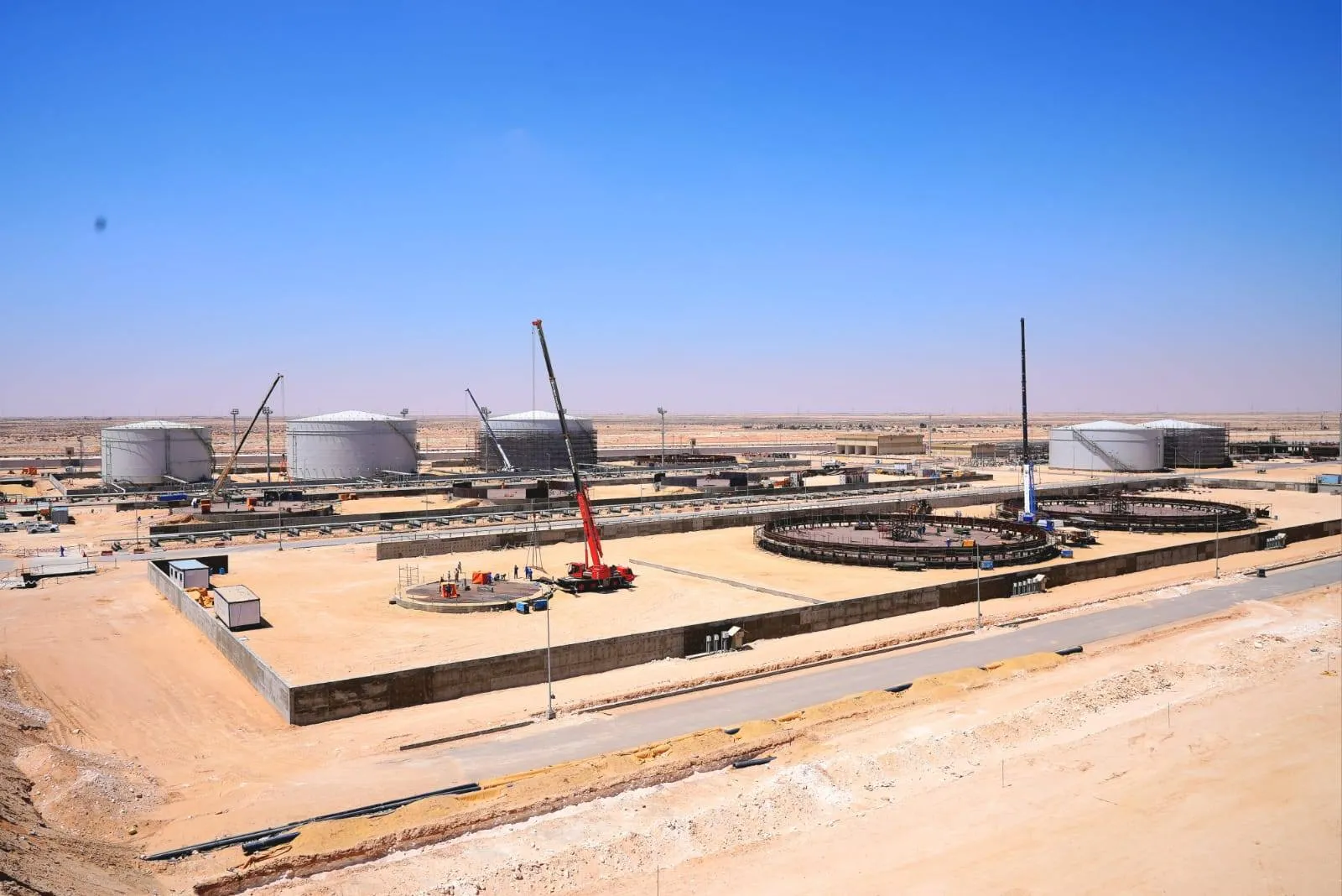 وزير البترول يتابع توسعات ميناء الحمراء البترولي بالعلمين الجديدة