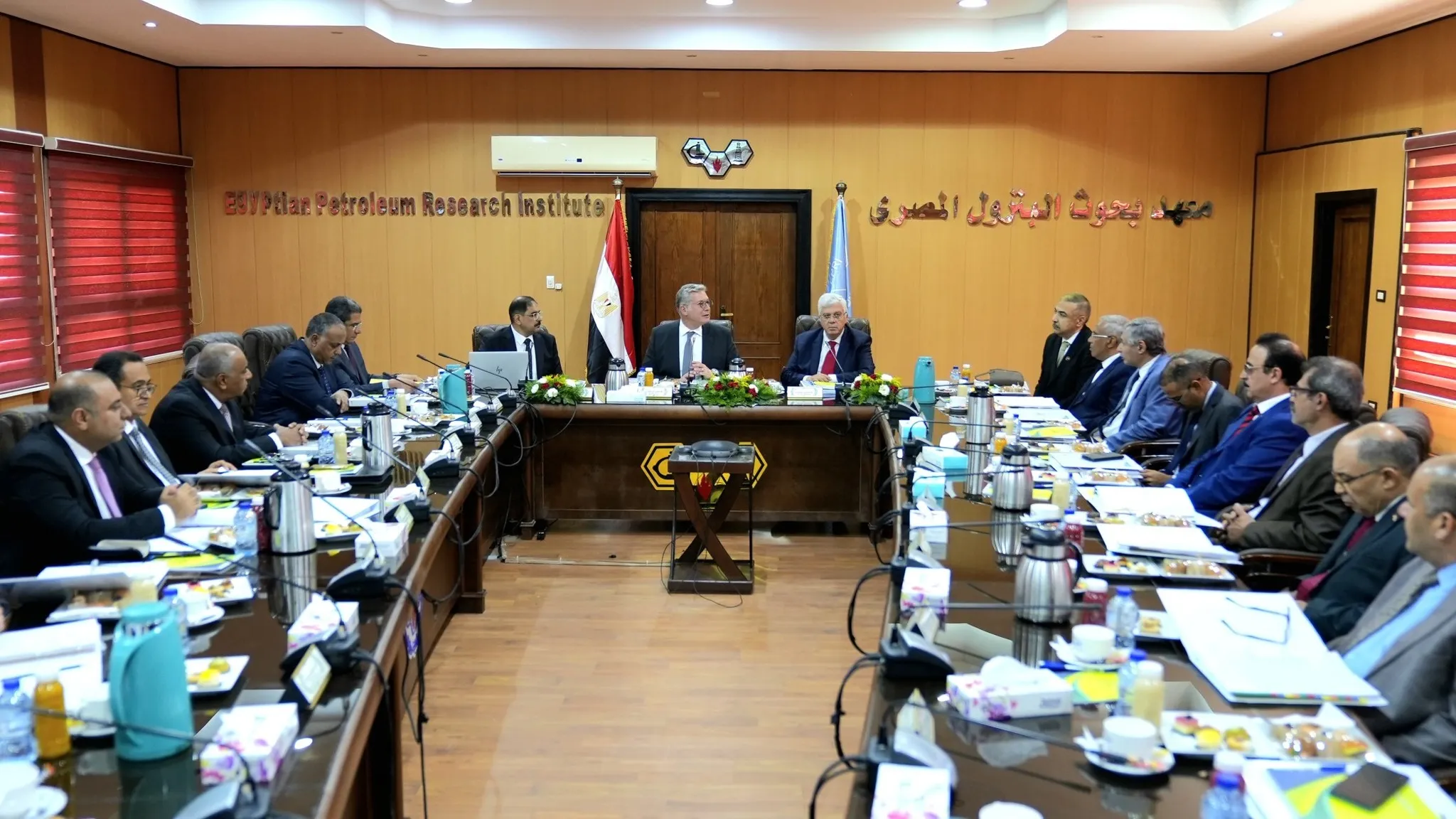 وزيرا البترول والتعليم العالي يترأسان اجتماع مجلس إدارة معهد بحوث البترول