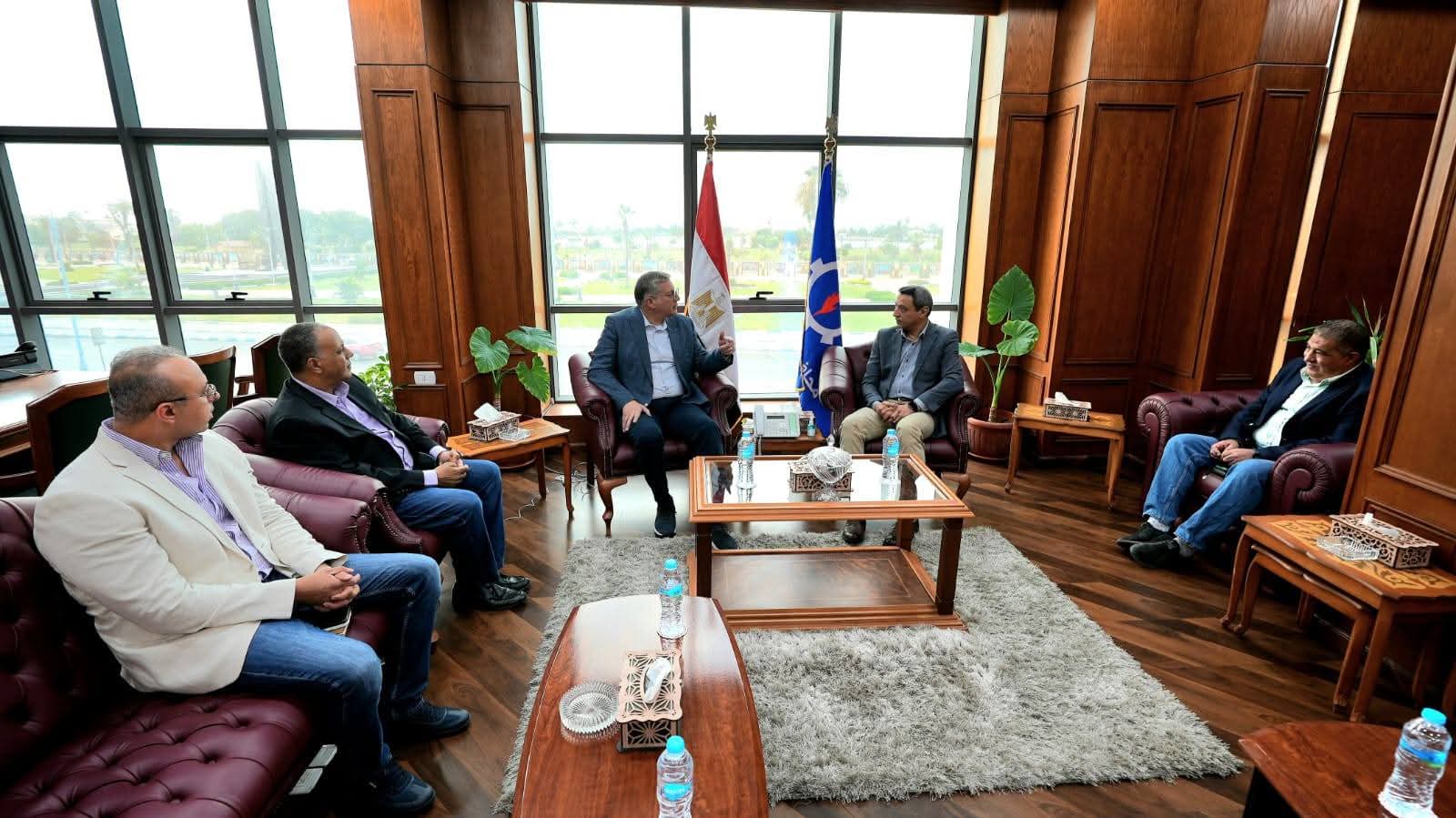 محافظ السويس