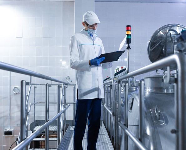 البولي إيثيلين في تصنيع الخزانات والأنابيب