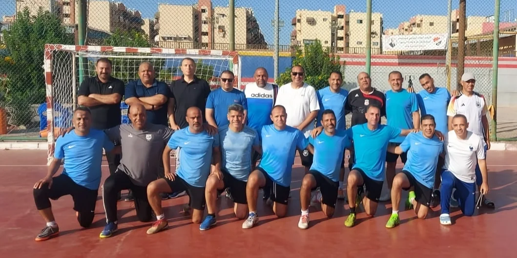 فريق خماسي بتروتريد 50 عام