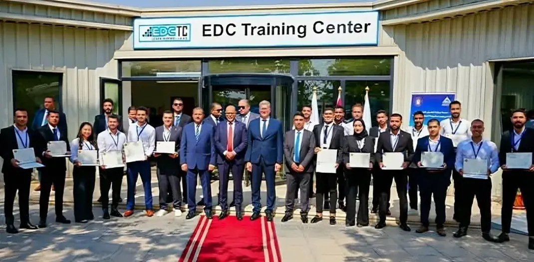 وزيرا البترول والعمل يُكرّمان أوائل خريجي دورات الحفر والخدمات البترولية