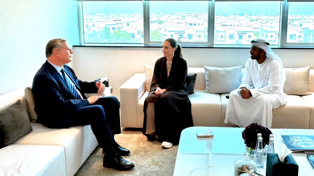 وزير البترول يشهد توقيع مذكرتي تفاهم مع شركة IRH الإماراتية في مجالي التمويل والتعدين