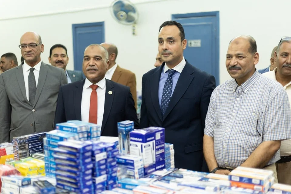 نقابة البترول تفتتح المعرض الرابع للمستلزمات المدرسية بأسيوط