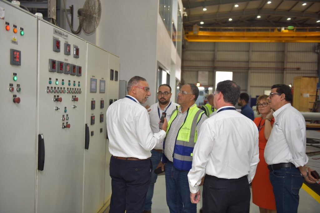 رئيس هيئة البترول يتفقد مصنع روهربمبن بالسويس ويؤكد دعم التوسع في الإنتاج والتصدير