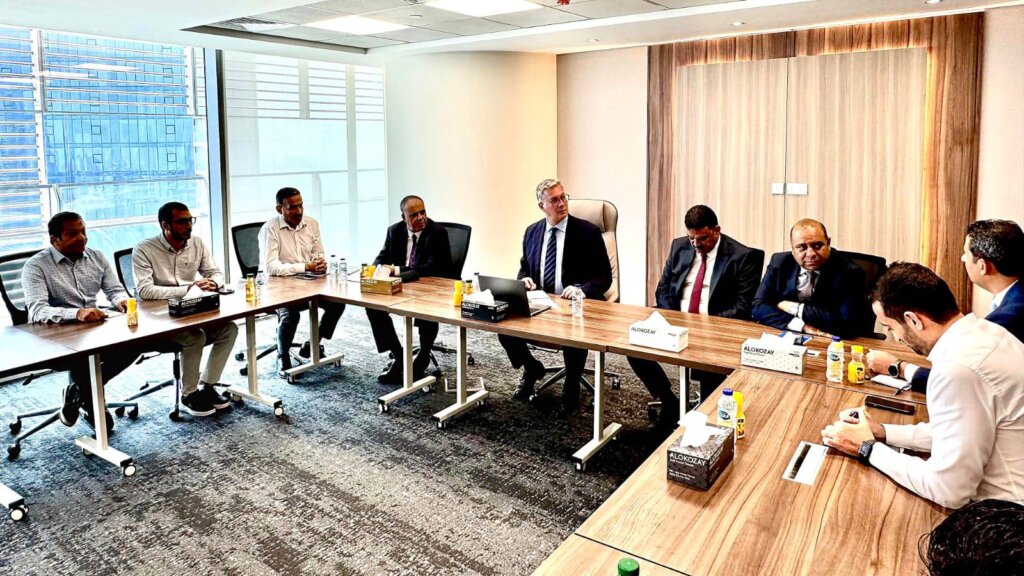 وزير البترول يتفقد مقر شركة إنبي في أبوظبي