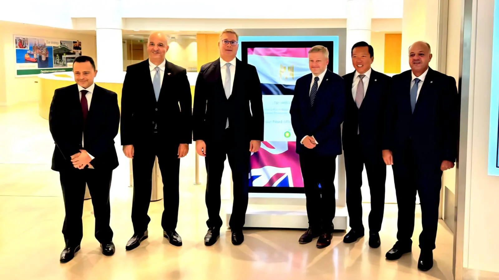 وزير البترول يشهد توقيع مذكرة تفاهم بين إيجاس و بي بي البريطانية في لندن 