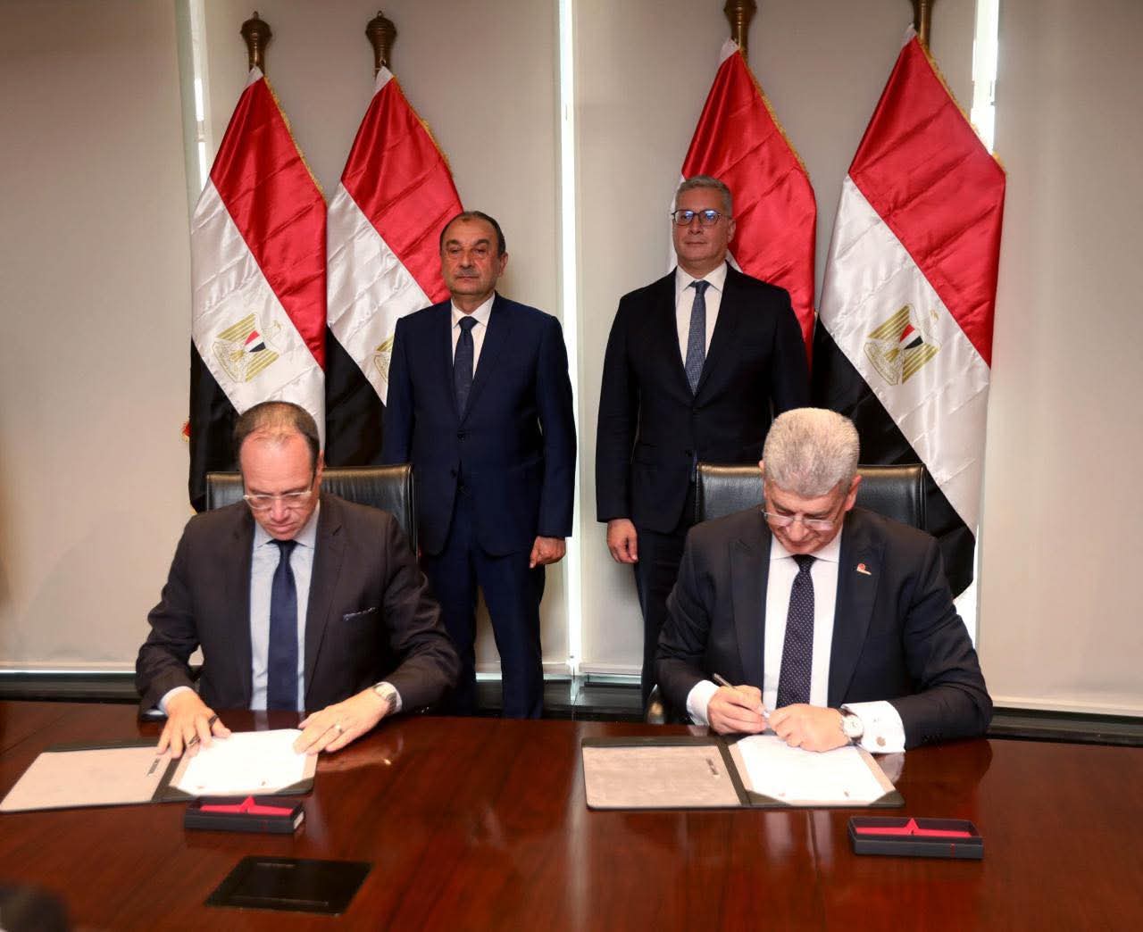 توقيع اتفاقية تشغيل فندق جيت بيتش بالعين السخنة