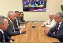 جانب من اجتماع وزير البترول ورئيس قطاع الغاز العالمي بشركة شيفرون العالمية