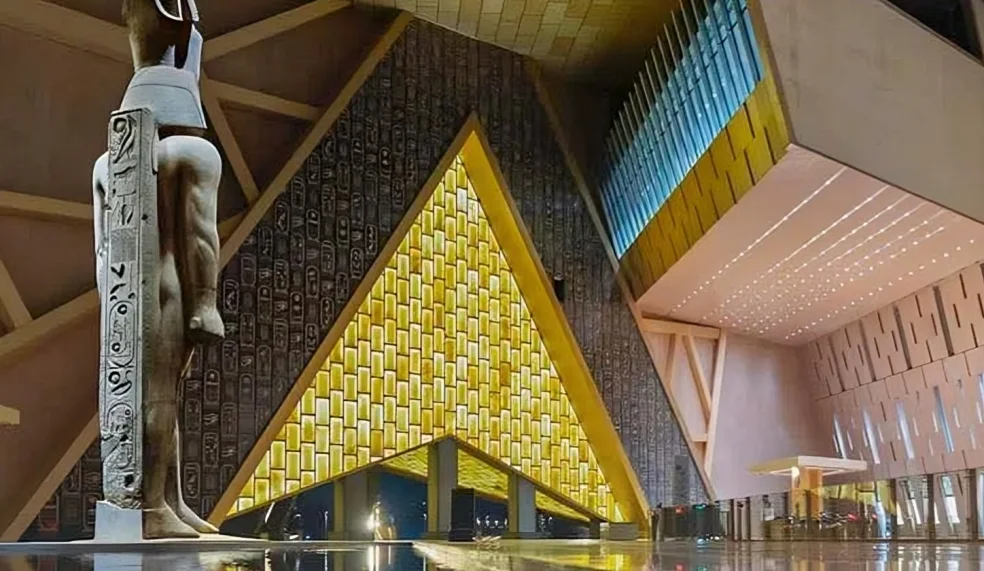 المتحف المصري الكبير