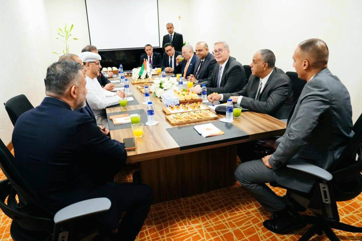 وزير البترول يشهد توقيع 3 اتفاقيات لإنشاء منطقة لوجستية لتخزين وتداول النفط