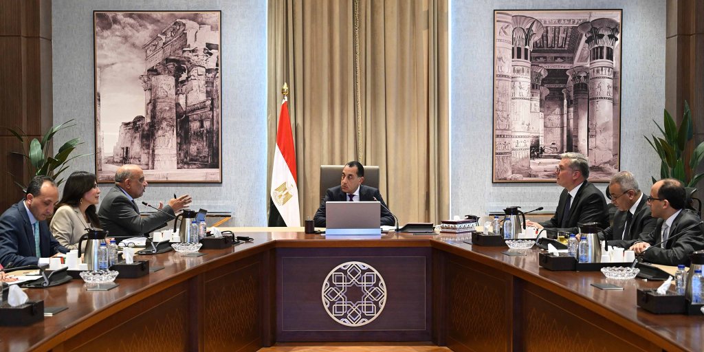 رئيس الوزراء يتابع تنفيذ مشروعات الطاقة المتجددة لتحقيق أهداف مصر في التحول الأخضر