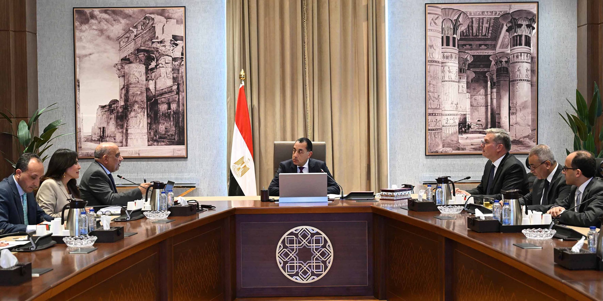 رئيس الوزراء يتابع تنفيذ مشروعات الطاقة المتجددة لتحقيق أهداف مصر في التحول الأخضر