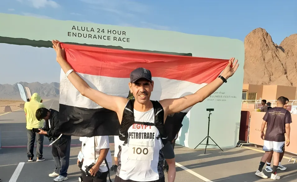 محمود دهيس يتوج بذهبية ألترا ماراثون العلا 100 كم في صحراء شمال السعودية