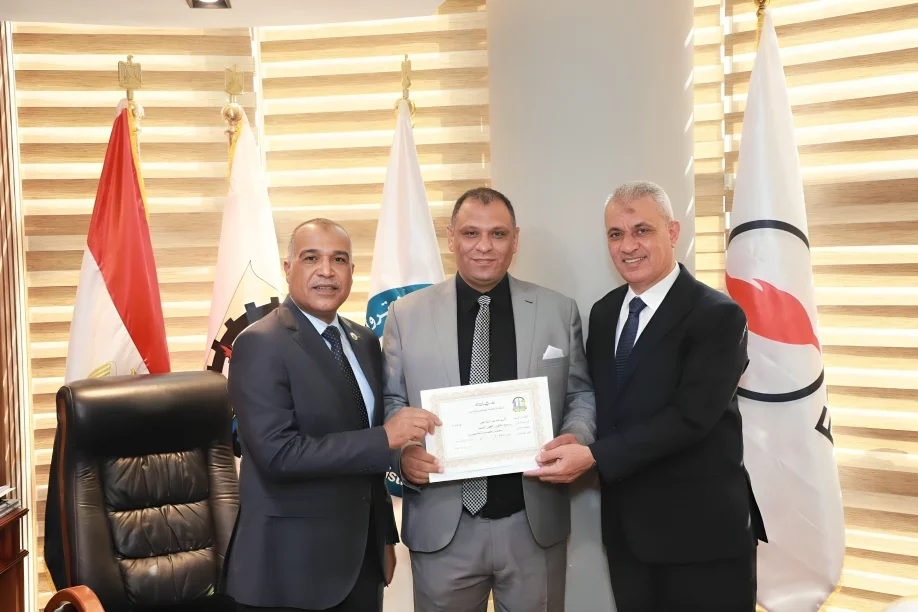 نقابة تكرم الكوادر النقابية في ختام برنامج قانون العمل الجديد