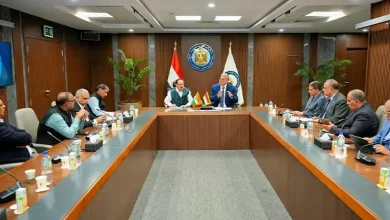 وزير البترول يلتقي وزير الصحة والكيماويات والأسمدة الهندي