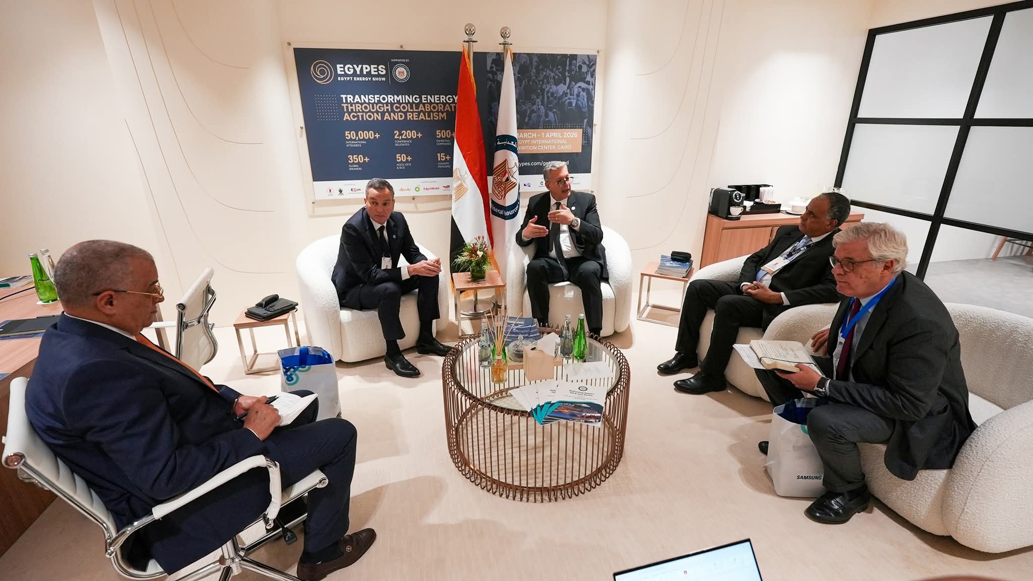 وزير البترول يلتقي قادة شركات عالمية لتعزيز الاستثمارات بمصر على هامش “أديبك 2025”