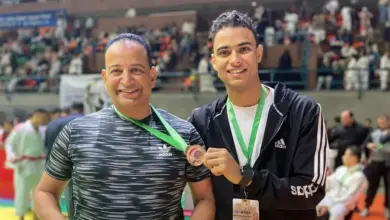 الزميل أحمد سيد ونجله حمزة بعد التتويج