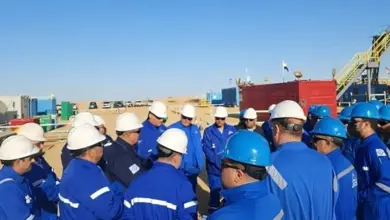 قيادات البترول تتفقد الحفار EDC-11 بالصحراء الغربية